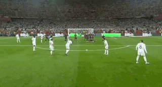 韩国女星穿曼联曼城球衣聚餐。左边是韩国国门金承奎...